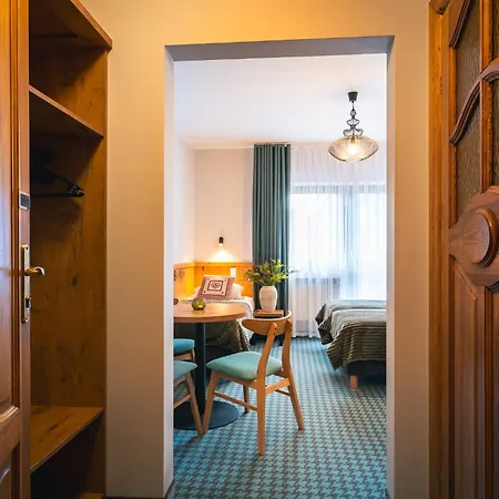 Maria 3 Bed & Breakfast 3*