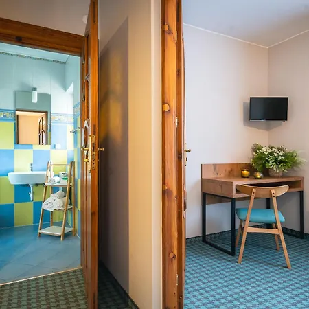 Maria 3 Bed & Breakfast 3*